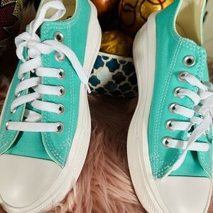 Converse Chuck Taylor All Star Lift Platform women's sneaker